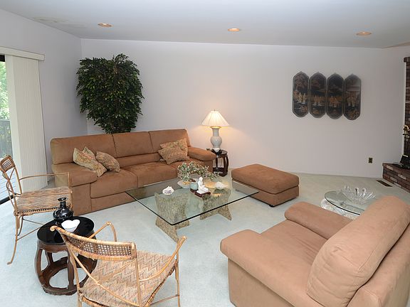 2nd image of 300 Birch Ln #300