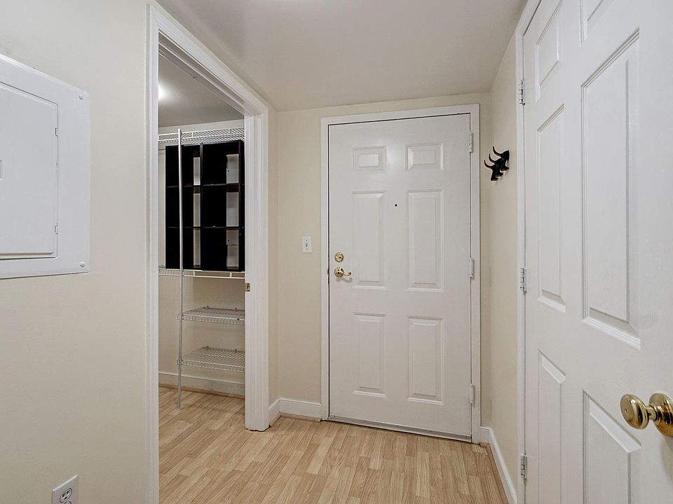 1st image of 1050 N Taylor St #1213