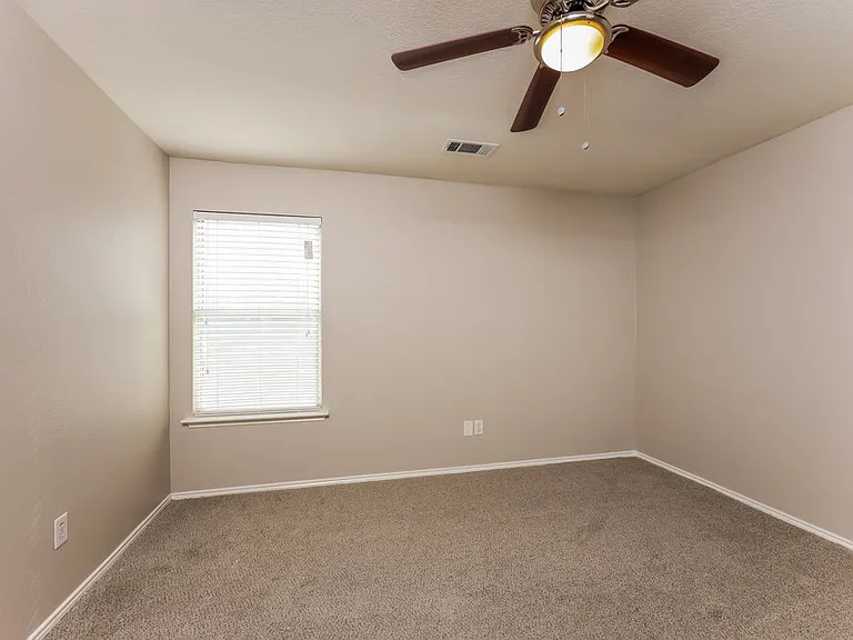 1630 Redwood Dr — Photo 13