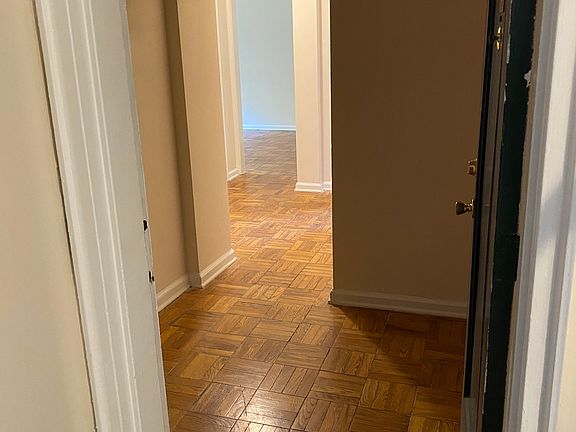 3rd image of 2856 Thornhill Rd