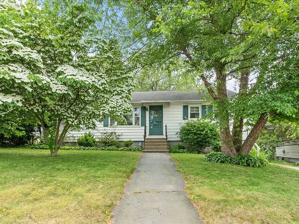 890 Westford St, Lowell, MA 01851