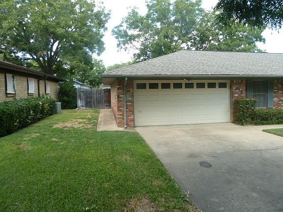 3rd image of 220 E Pleasantview Dr
