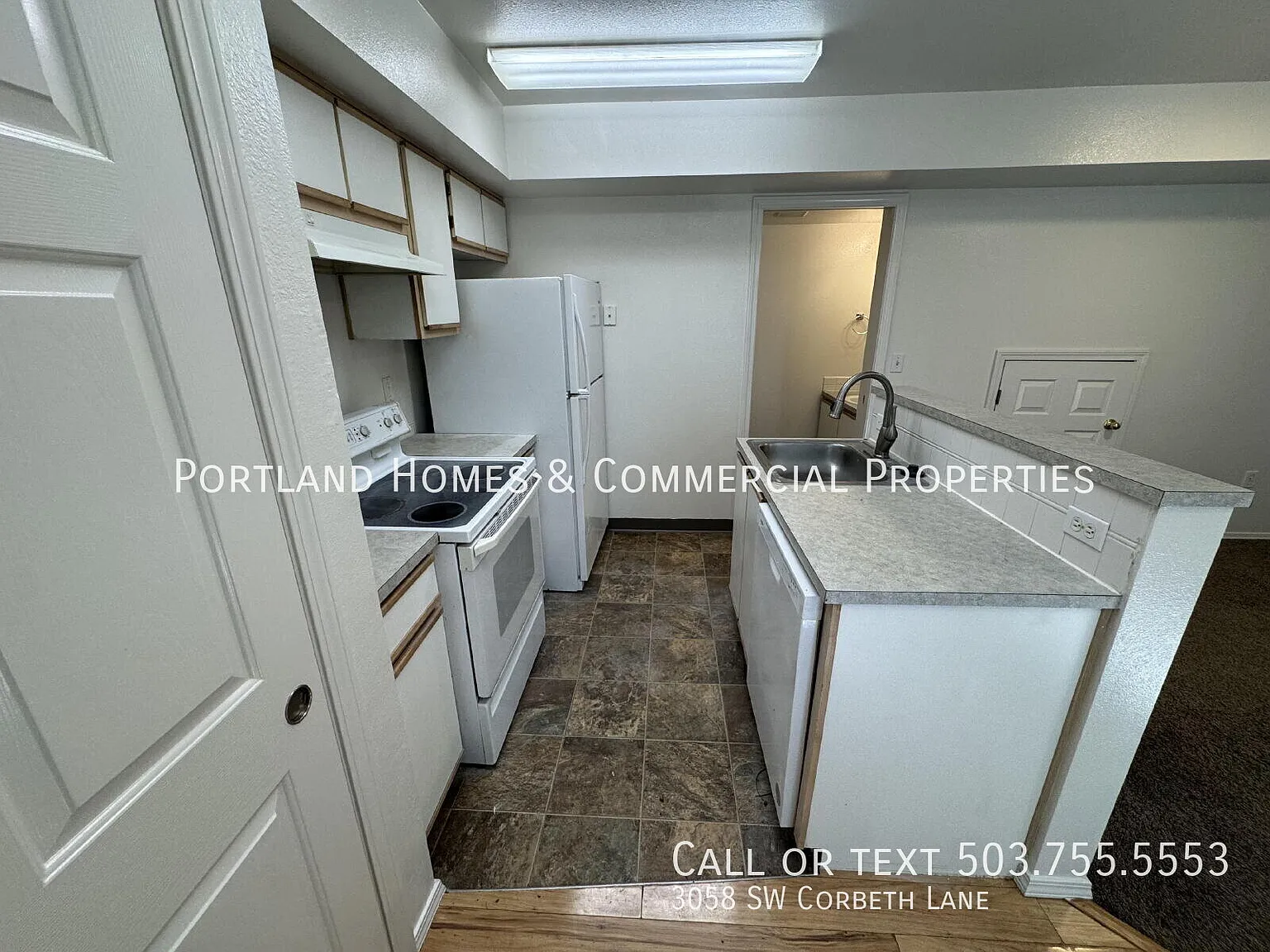 3 bedroom, 2.5 bath Townhouse — Photo 4