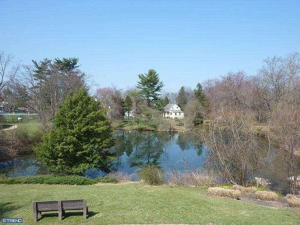 Overlooks n pond