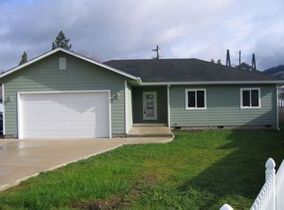 257 E Locust Ct, Yoncalla, OR 97499