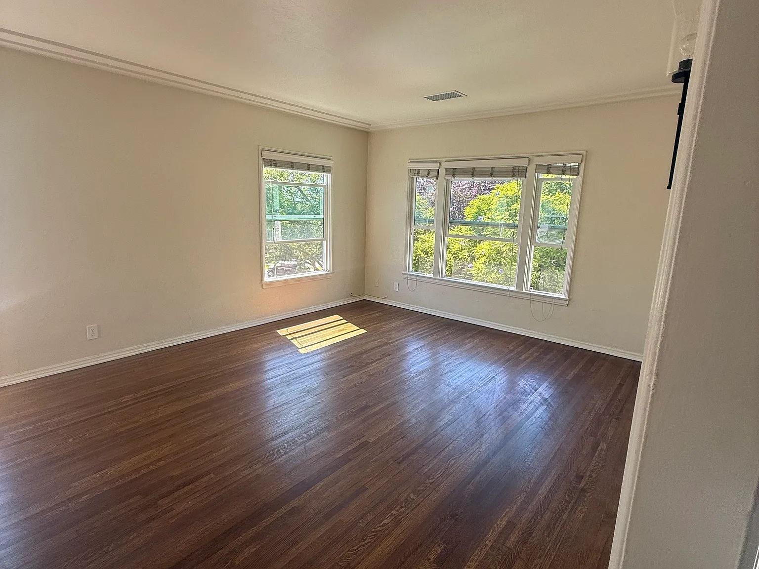 1 bed, 929 sqft, $2,900 — Photo 3