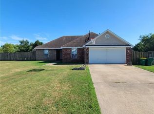 2669 Linden Cir, Springdale, AR 72764