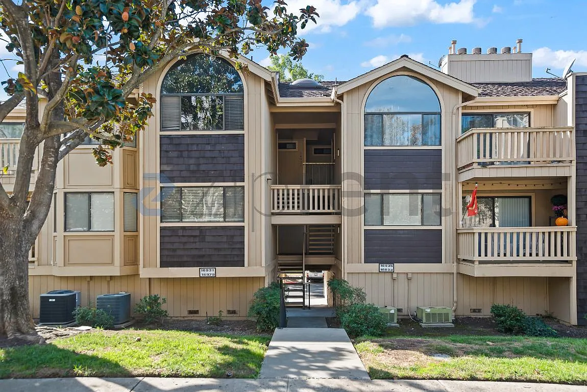 3 bed, 1600 sqft, $3,795 — Photo 1