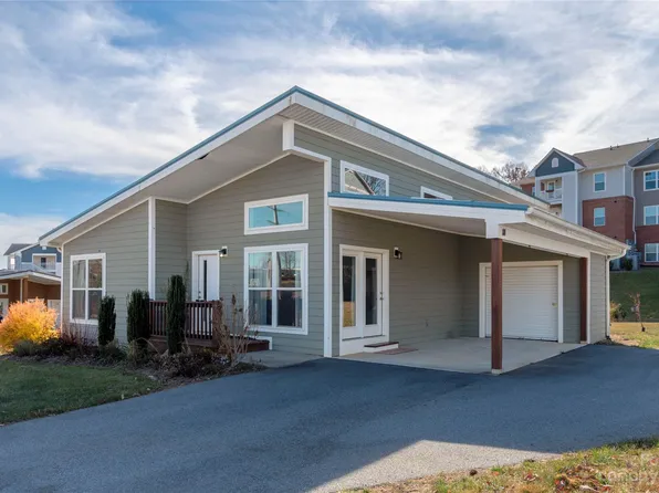 88 Strick Garden Ln, Hendersonville, NC 28792