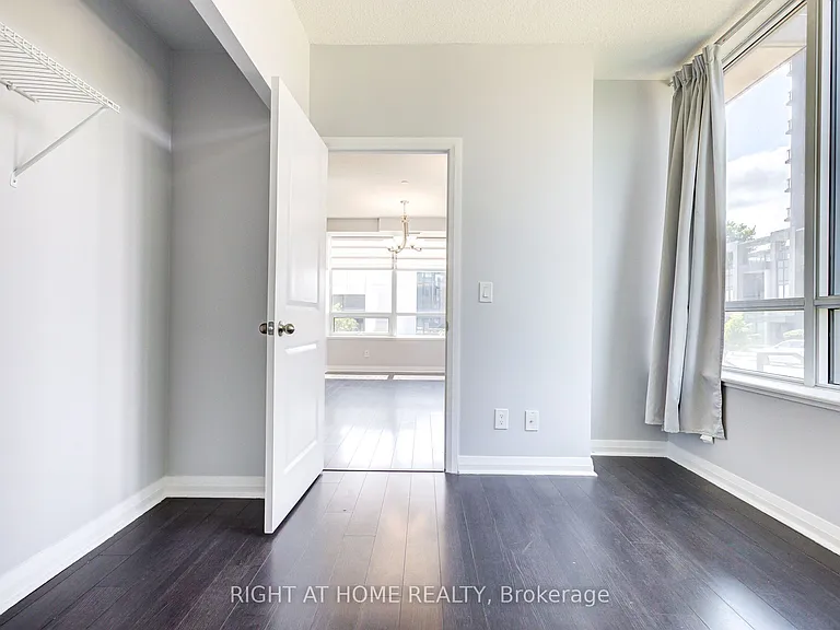 55 Eglinton Ave W #101 — Photo 12