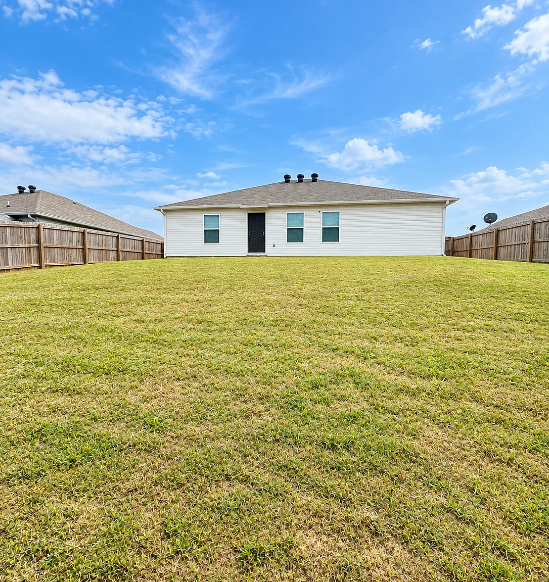 4 bed, 1470 sqft, $1,650 — Photo 2