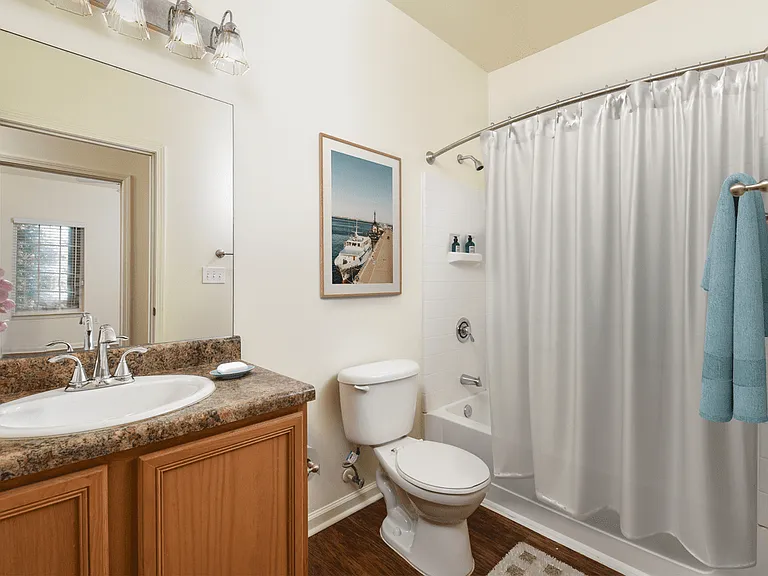 Pinnacle Pointe Apartments — Photo 13
