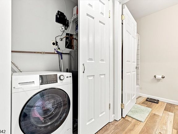 5th image of 971 Bloomfield Ave #C1