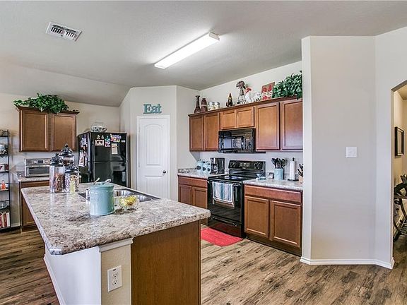 3rd image of 316 Plum Dr