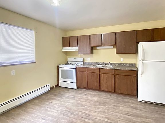 4th image of 136 N Lake St #2