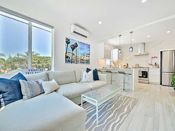 2nd image of 732 Ventura Pl APT 4