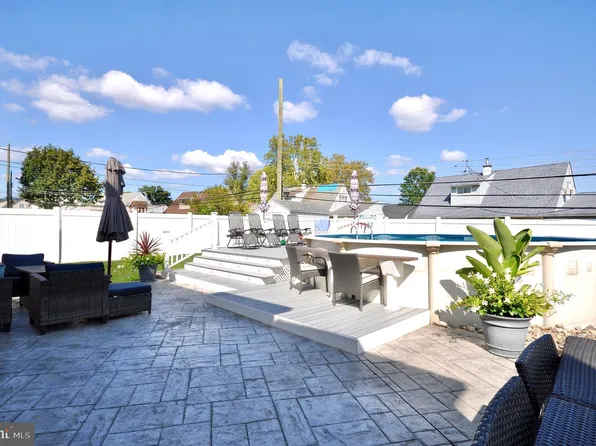 38 Plumtree Rd, Levittown, PA 19056