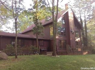 12 Chestnut Hill Rd, Rocky Point, NY 11778