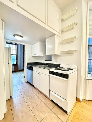 Rented by HOLTON REAL ESTATE INC. | media 12