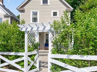 96 School St, Oyster Bay, NY 11771