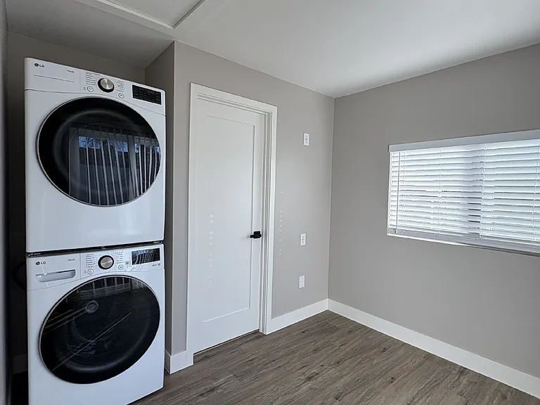 230 Emery St — Photo 17