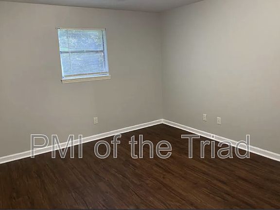 4th image of 1600 Oak Croft Ct APT C