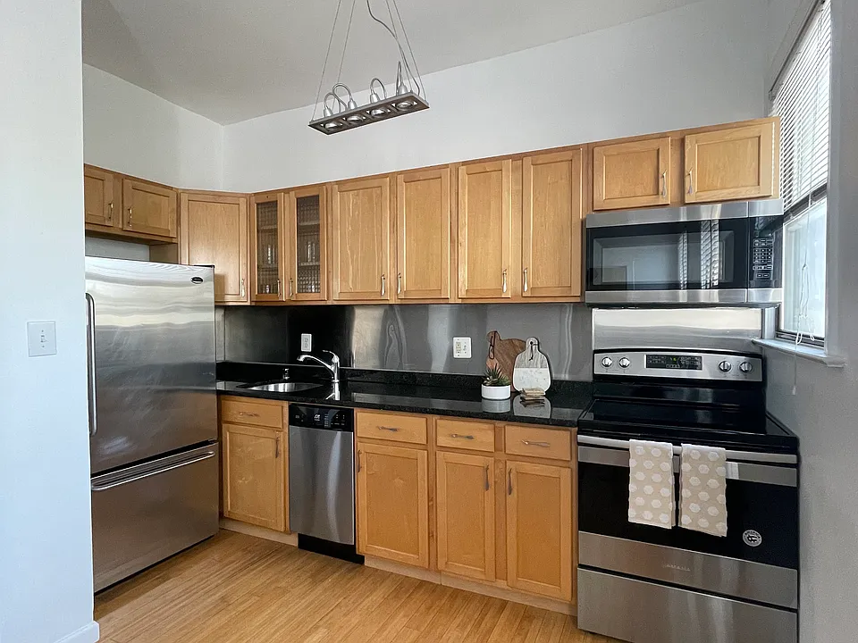 1822 15th St NW #302