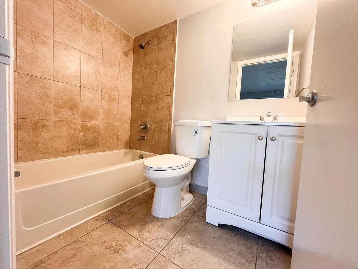 Building Photo - 1106 Meadows Cir