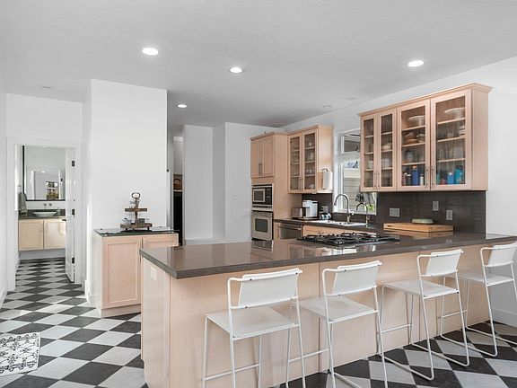 3rd image of 4910 Grayhawk Blvd