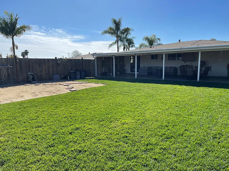 935 Paraiso Ave — Photo 2