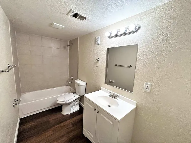 1811 S Saint Paul St — Photo 3