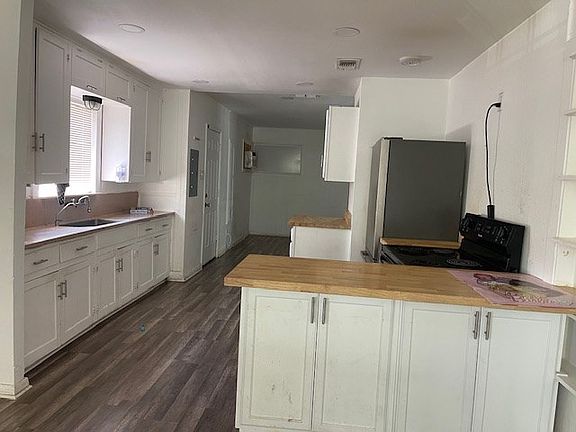 4th image of 1500 W 12th St