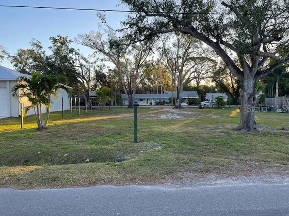 4725 Harris Ave #5, Sarasota, FL 34233