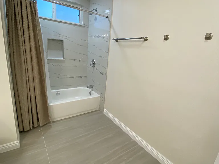 5460 Pine Ave — Photo 16
