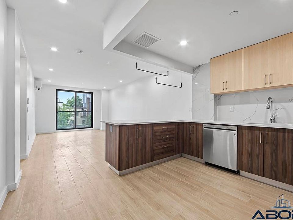 1st image of 21 Meserole St #302