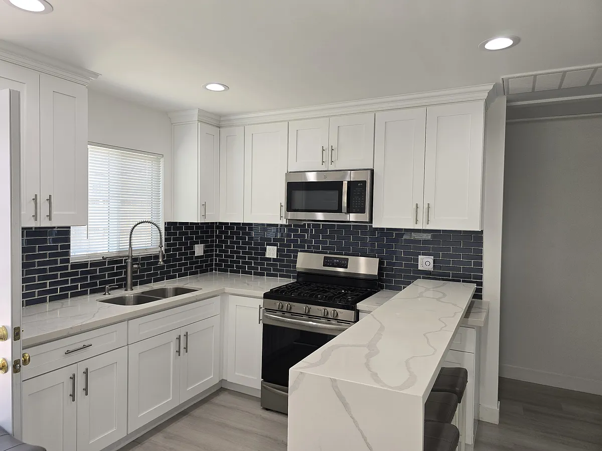 Photo 2 of 14 - 4192 S Harvard Blvd #ADU - Los Angeles, CA Building Photo - 4192 S Harvard Blvd #ADU