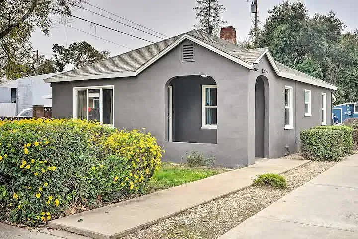 9590 2nd Ave