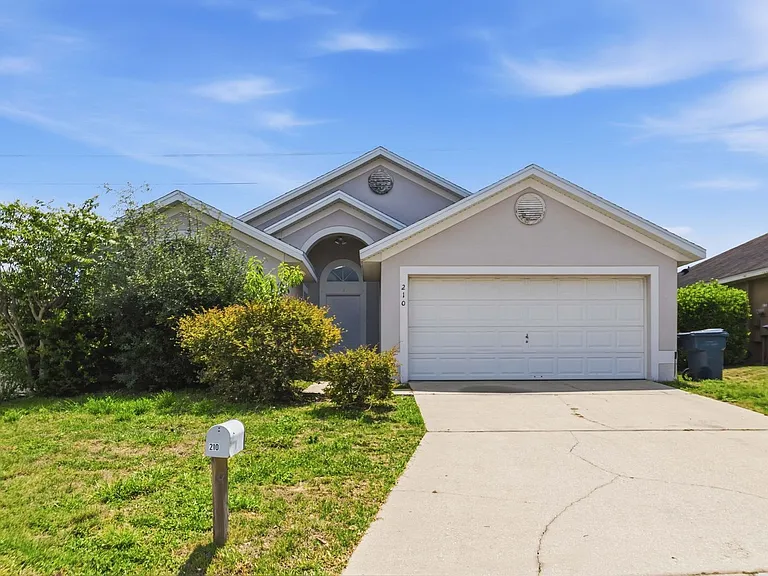 210 Pine Cone Dr — Photo 3