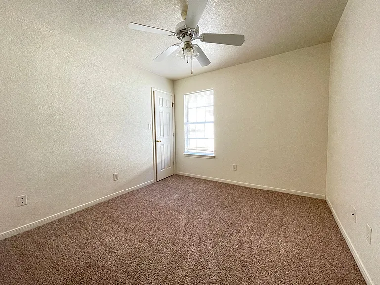 4800 John David Dr — Photo 10