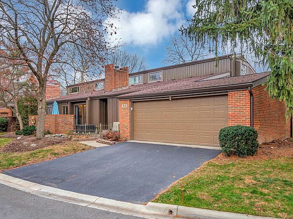 3rd image of 127 Glen Cir