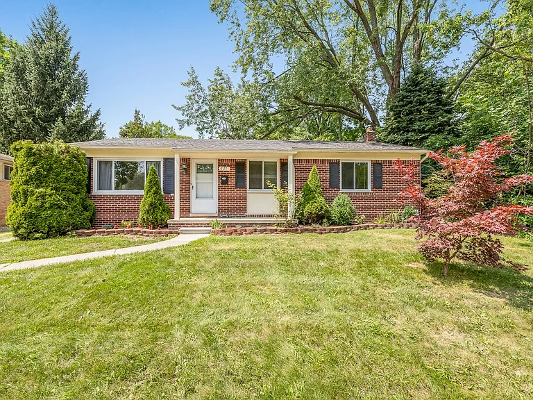 621 Susan Dr — Photo 26