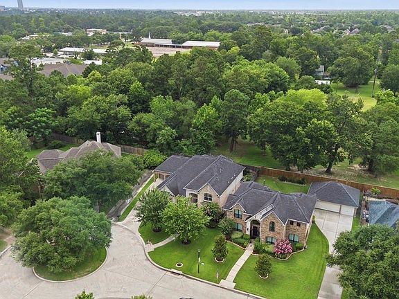 4th image of 14 Bentley Park Ct