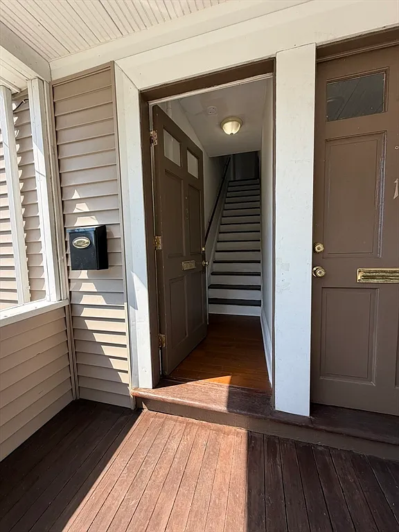 4 bed, 1.0 bath, 1662 sqft, $3,400 — Photo 2