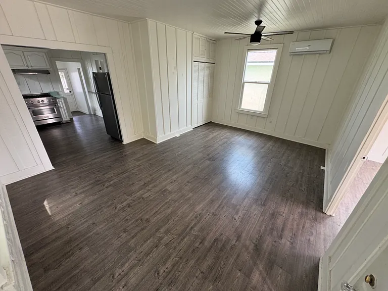 1820 Kearney Ave — Photo 2