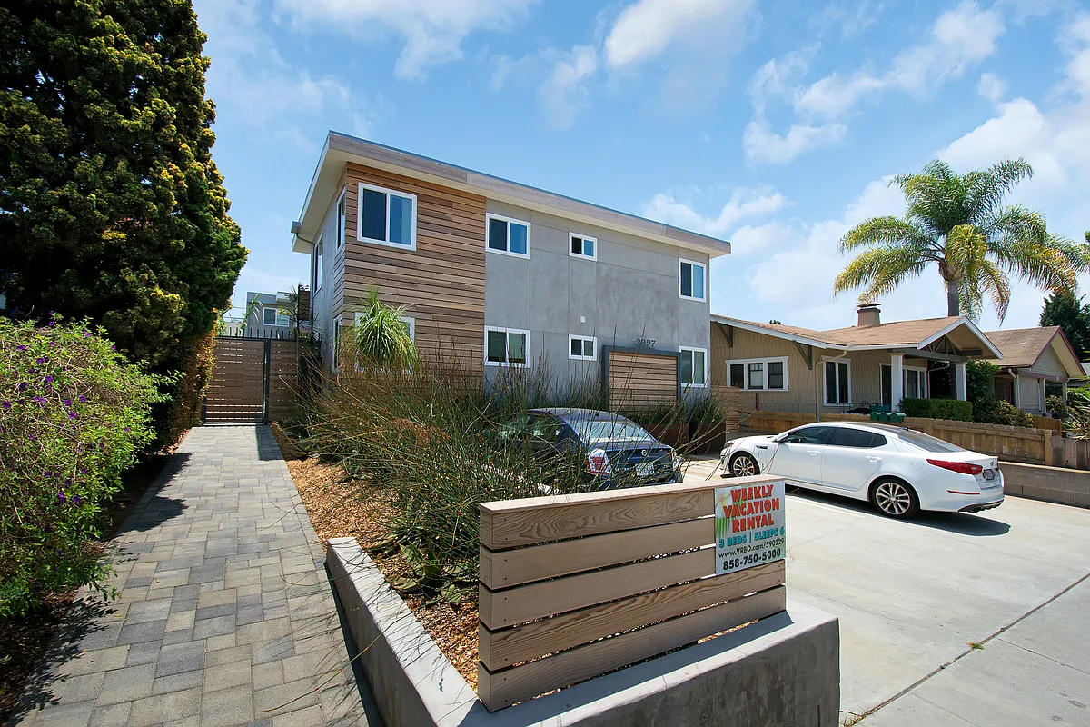 3827 Herbert St — Photo 1