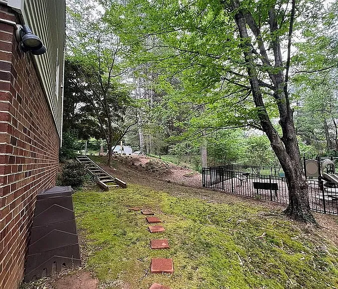 1000 Huntwood Ln — Photo 5