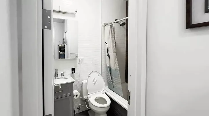 Rented by E Realty International Corp | media 20