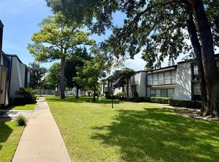 10183 Beekman Place Dr, Houston, TX 77043