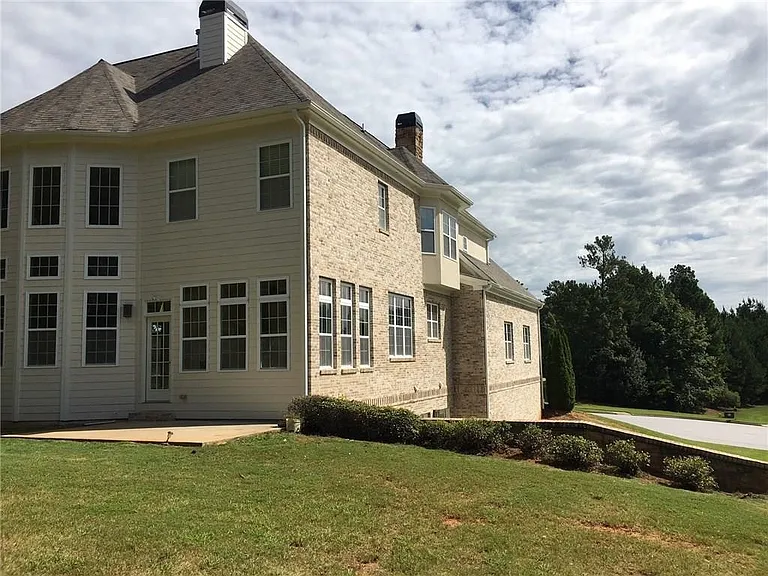 5575 Toccoa Dr — Photo 2