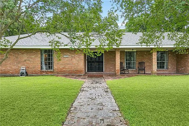 4 bed, 3.5 bath, 2648 sqft, $2,500 — Photo 2